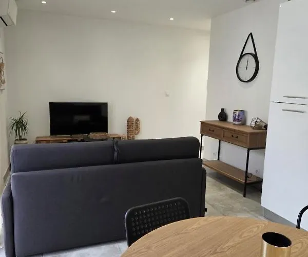 200m De La En Centre Au Calme Avec Garage Num4 * Ле-Гро-дю-Руа